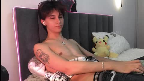 Snapshot of k0sta_32 chatting on February 13, 2025, 4:32 am  k0sta online show from February 13, 2025, 4:32 am