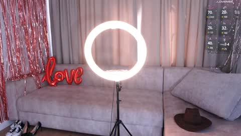 Amely online show from September 17, 2025, 4:25 am