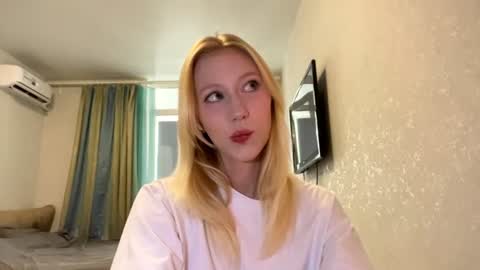 Snapshot of kacicasal chatting on July 10, 2026, 12:08 pm Mia 1st day here online show from July 10, 2026, 12:08 pm