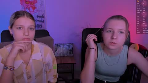 kaela_spell_ online show from November 24, 2025, 8:08 pm