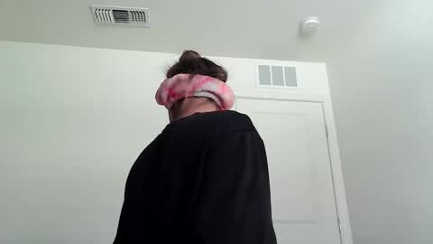 kaelagreen online show from April 7, 2026, 11:26 pm