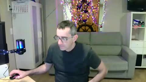 Snapshot of kalem48 chatting on January 1, 2025, 10:46 pm MusicMen49 online show from January 1, 2025, 10:46 pm