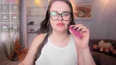 Camila online show from April 11, 2026, 4:39 am