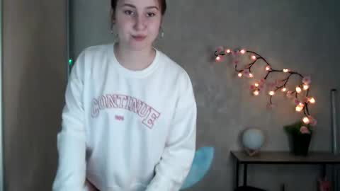 kamilla_love_ online show from May 7, 2026, 12:54 pm
