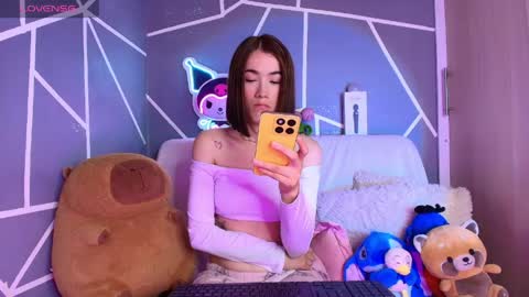 kaoriille online show from April 17, 2026, 3:42 am