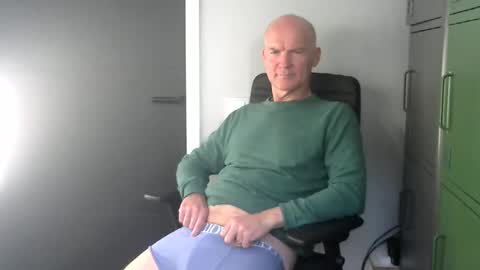 Snapshot of kapitein_rob chatting on April 8, 2026, 4:51 pm Robbie online show from April 8, 2026, 4:51 pm