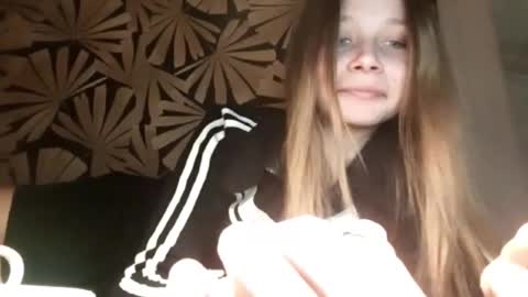 Snapshot of karaescorcia chatting on December 2, 2025, 6:36 pm Ria online show from December 2, 2025, 6:36 pm