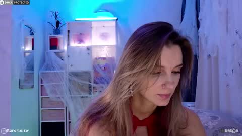 Julia online show from November 5, 2025, 11:16 pm