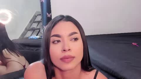 Snapshot of karely_laurent chatting on July 6, 2026, 10:23 pm karely_laurent online show from July 6, 2026, 10:23 pm