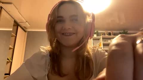 Snapshot of kariejenison chatting on November 15, 2025, 7:38 am Im Olivia online show from November 15, 2025, 7:38 am