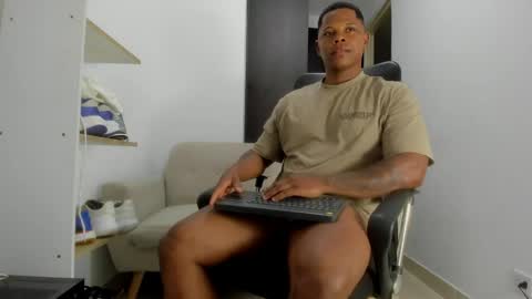 Snapshot of karimthompson chatting on May 1, 2026, 3:00 am Karim online show from May 1, 2026, 3:00 am