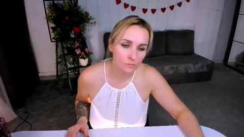 Snapshot of karinella_x chatting on February 21, 2025, 9:32 pm Karina online show from February 21, 2025, 9:32 pm