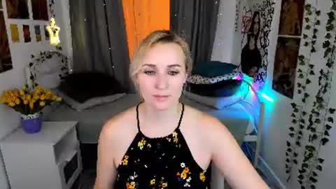 Snapshot of karinella_x chatting on March 2, 2025, 9:11 pm Karina online show from March 2, 2025, 9:11 pm