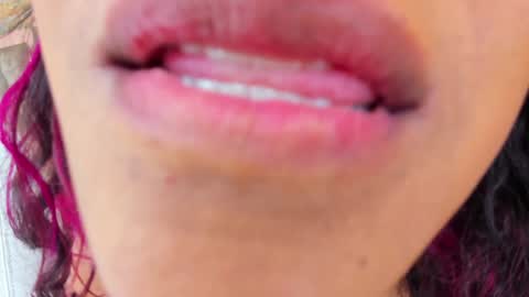 Snapshot of karla_dunn chatting on December 31, 2024, 12:32 am Karla online show from December 31, 2024, 12:32 am