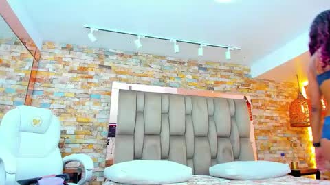 Snapshot of karla_dunn chatting on January 29, 2025, 8:04 pm Karla online show from January 29, 2025, 8:04 pm