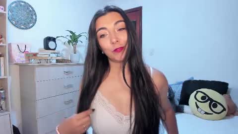 Snapshot of karla_hernandez chatting on July 8, 2026, 10:42 am Karla online show from July 8, 2026, 10:42 am