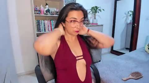 Snapshot of karla_hernandez chatting on July 16, 2026, 10:43 am Karla online show from July 16, 2026, 10:43 am