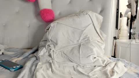 KARLA A online show from September 12, 2025, 5:18 am