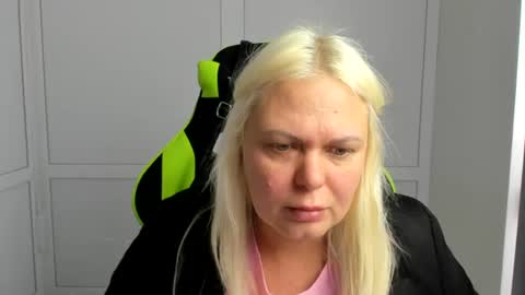 Snapshot of karlagoldd chatting on July 23, 2026, 7:39 am Karla online show from July 23, 2026, 7:39 am