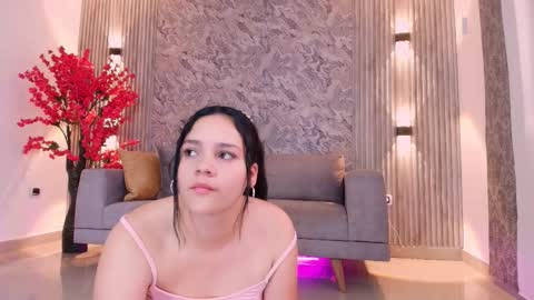 Snapshot of karlie_small chatting on September 11, 2025, 7:47 pm Karli online show from September 11, 2025, 7:47 pm