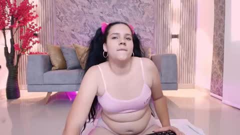 Snapshot of karlie_small chatting on September 24, 2025, 7:28 pm Karli online show from September 24, 2025, 7:28 pm
