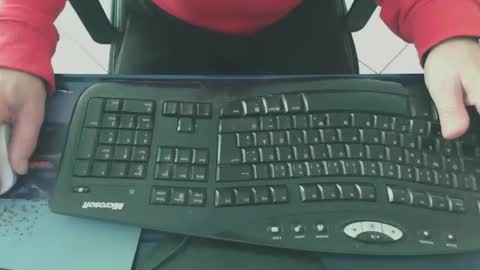 Snapshot of karll122 chatting on February 25, 2026, 10:25 am karll122 online show from February 25, 2026, 10:25 am