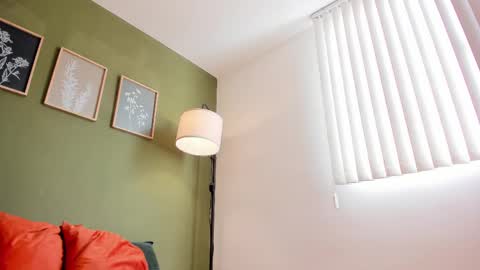 Karlye online show from October 6, 2025, 1:41 pm