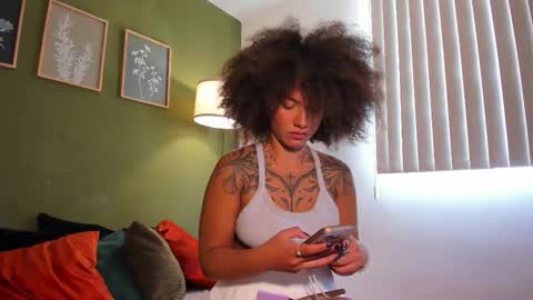 Karlye online show from November 12, 2025, 5:13 pm