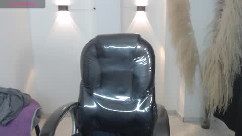 KARLYE online show from December 3, 2025, 2:19 am