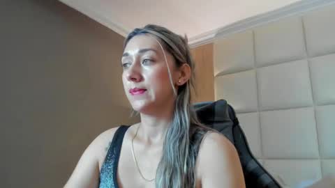 karlyy_ online show from November 18, 2025, 1:55 am