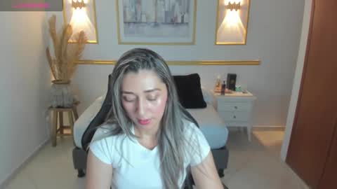 karlyy_ online show from December 18, 2025, 7:09 pm