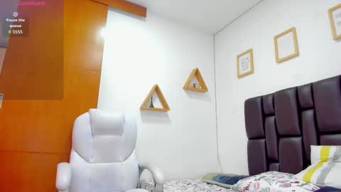 Snapshot of karol_bustamante chatting on October 15, 2025, 11:54 am Karol online show from October 15, 2025, 11:54 am