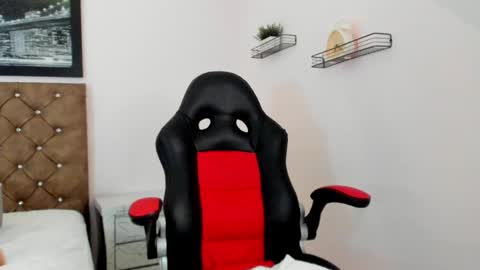 Snapshot of karol_deny chatting on May 27, 2026, 1:57 am Karol D online show from May 27, 2026, 1:57 am