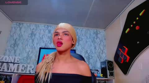 Snapshot of karol_vanessa__ chatting on May 18, 2026, 12:00 pm karol Vanessa online show from May 18, 2026, 12:00 pm