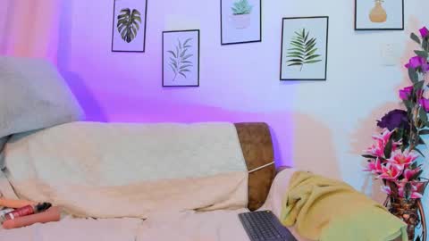 karol_w10 online show from November 11, 2025, 12:16 pm