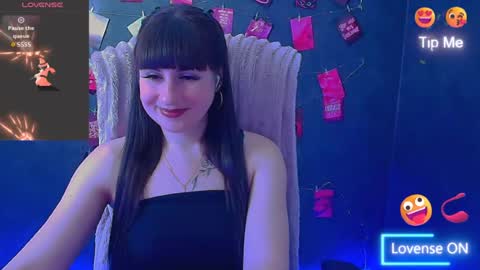 Snapshot of karolina_mia chatting on April 24, 2026, 6:16 am Caroline online show from April 24, 2026, 6:16 am