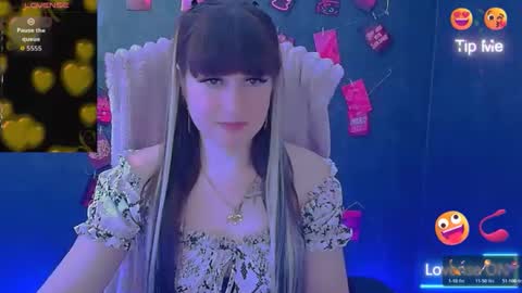 Snapshot of karolina_mia chatting on May 10, 2026, 5:45 am Caroline online show from May 10, 2026, 5:45 am