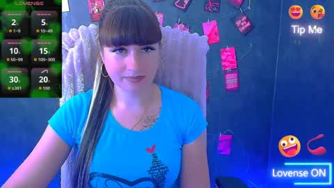 Snapshot of karolina_mia chatting on June 18, 2026, 5:41 am Caroline online show from June 18, 2026, 5:41 am