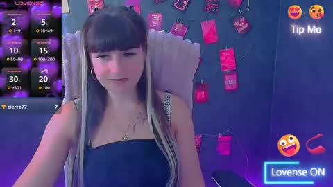 Snapshot of karolina_mia chatting on June 23, 2026, 5:49 am Caroline online show from June 23, 2026, 5:49 am