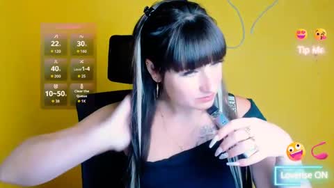 Snapshot of karolina_mia chatting on July 19, 2026, 5:55 am Caroline online show from July 19, 2026, 5:55 am