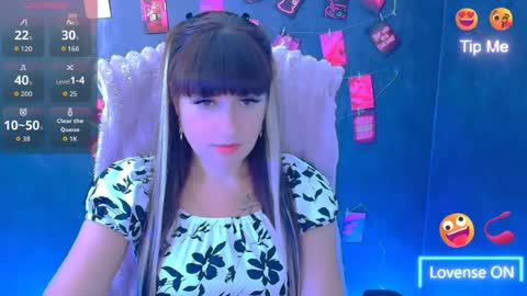Snapshot of karolina_mia chatting on July 21, 2026, 5:43 am Caroline online show from July 21, 2026, 5:43 am