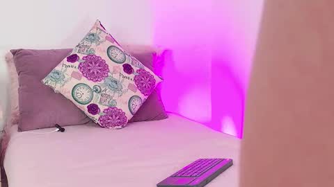 karolinahill online show from December 15, 2025, 4:11 pm