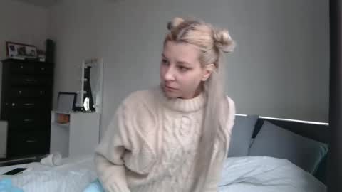 Snapshot of karolinas777x chatting on February 20, 2025, 11:09 am Karolinas777x online show from February 20, 2025, 11:09 am