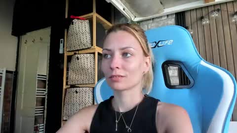 karoline121 online show from September 24, 2025, 9:34 am