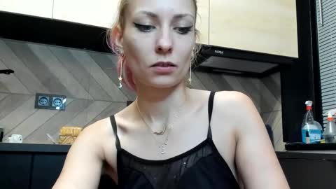 karoline121 online show from November 25, 2025, 5:57 pm