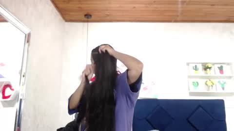 Isa online show from November 12, 2025, 4:24 am