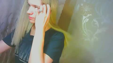 Caroline Fox online show from September 10, 2025, 10:15 am