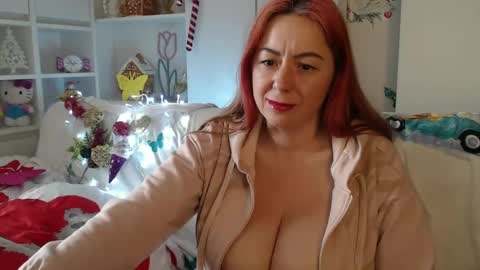 karolynesyera online show from February 14, 2025, 2:44 pm
