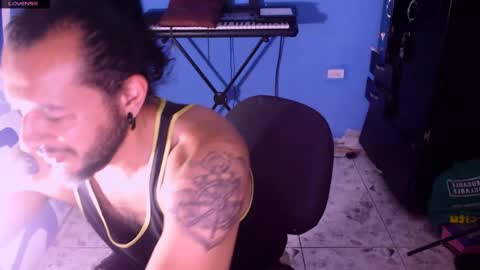 Snapshot of karu_hard chatting on April 21, 2026, 1:42 am Karu online show from April 21, 2026, 1:42 am