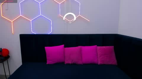 kat__cat online show from April 14, 2026, 1:33 am